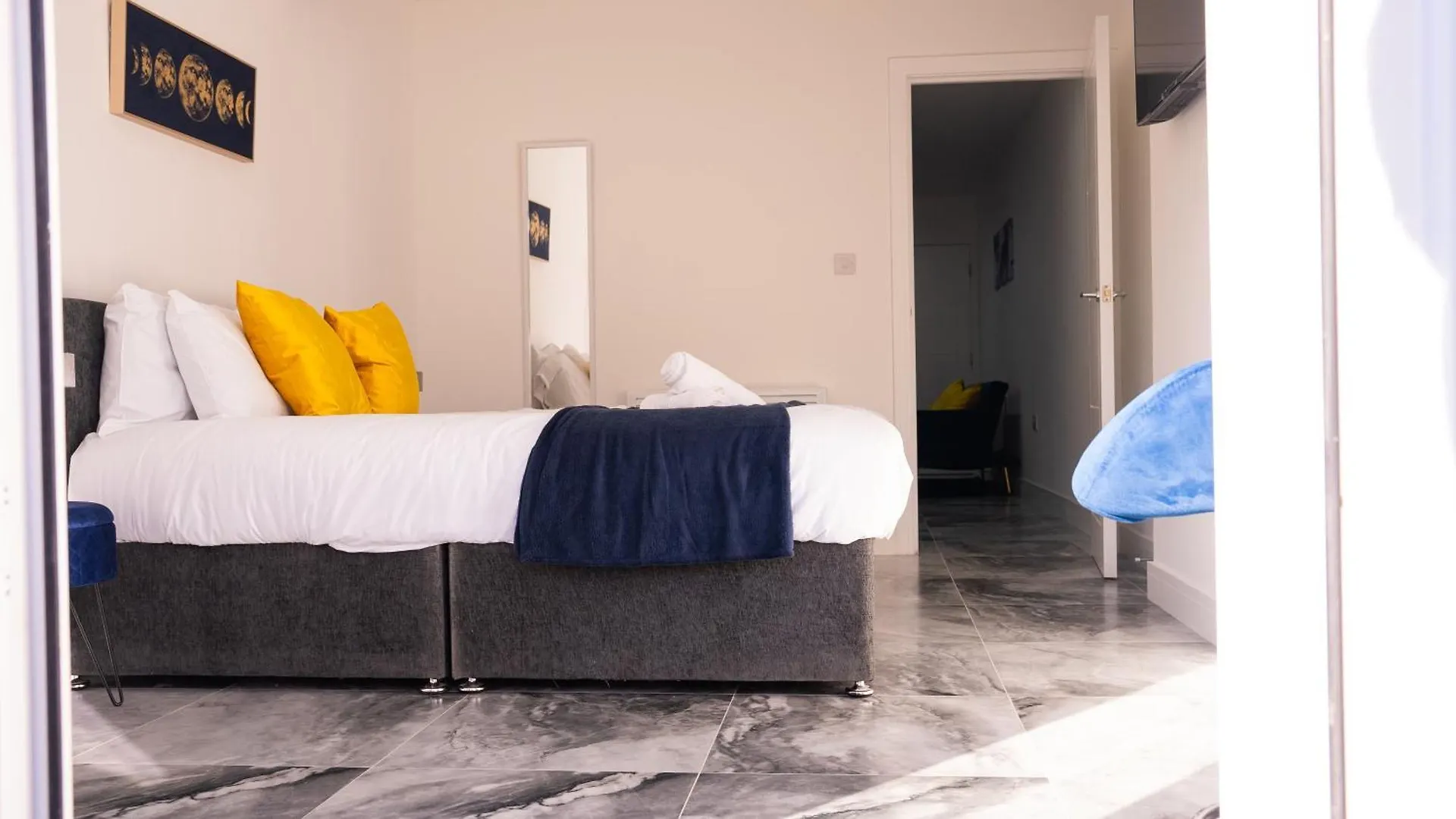 Luxury One Bedroom Flat - Cardiff City Centre 0*,  영국